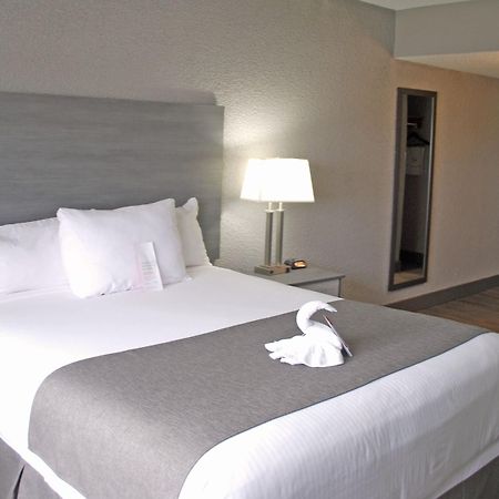 Ramada By Wyndham Edmonton Yellowhead Nw מראה חיצוני תמונה