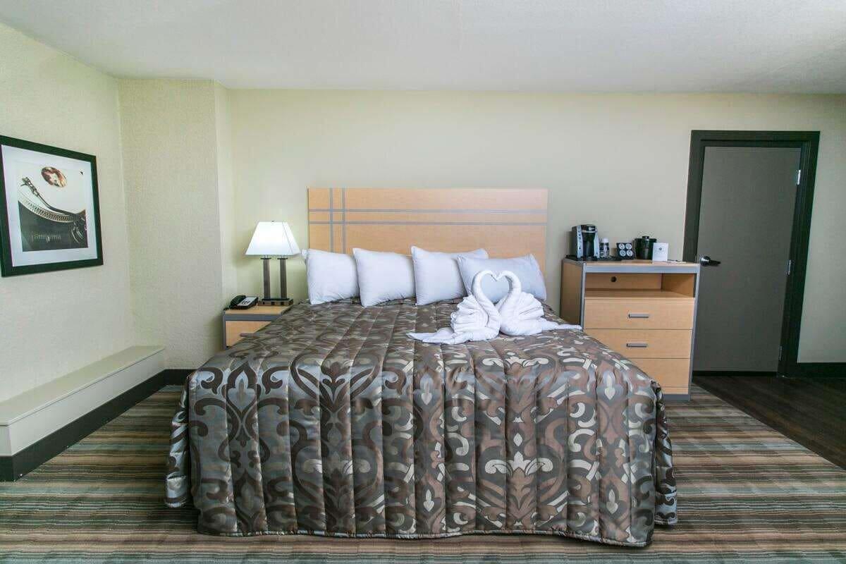 Ramada By Wyndham Edmonton Yellowhead Nw מראה חיצוני תמונה