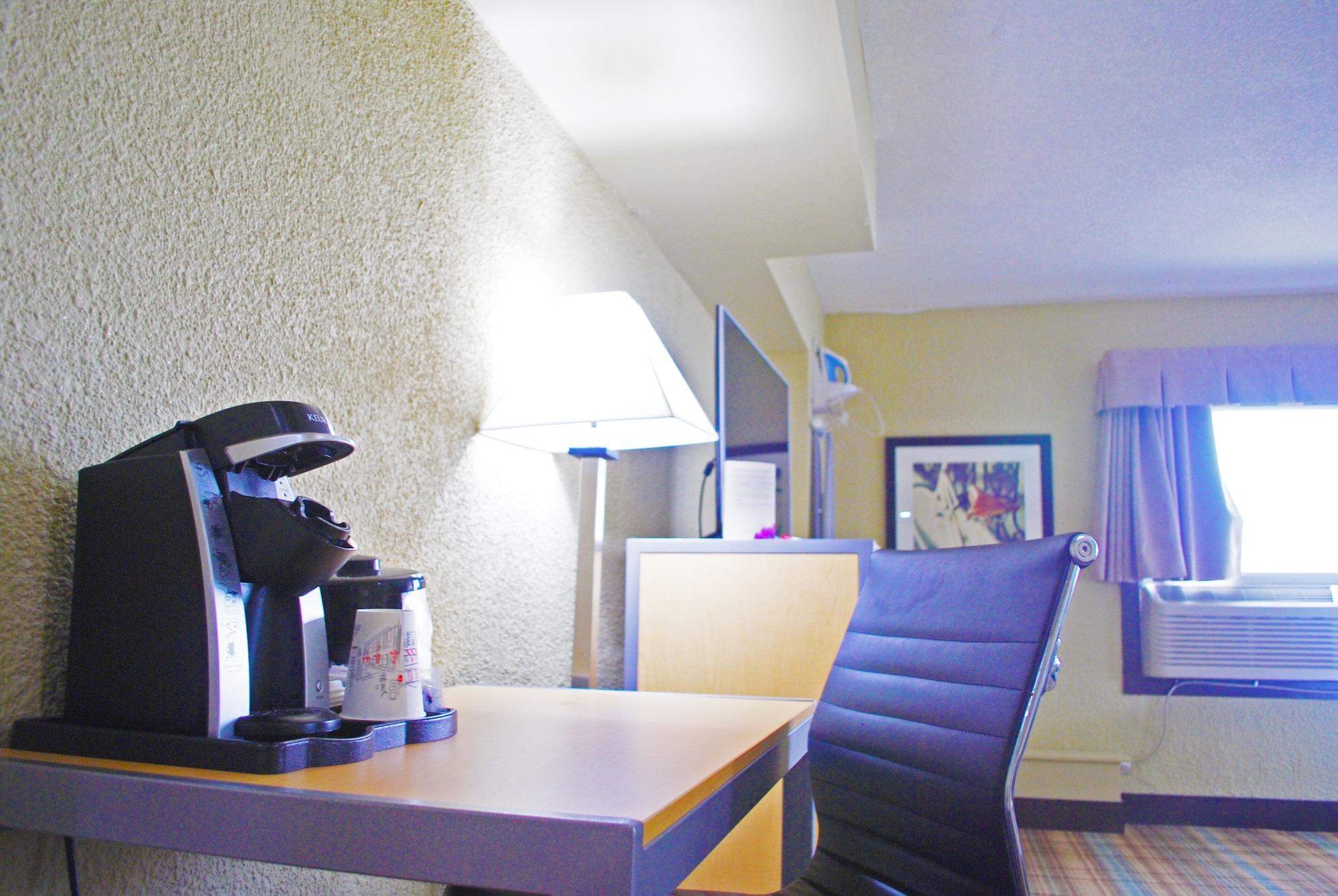Ramada By Wyndham Edmonton Yellowhead Nw מראה חיצוני תמונה