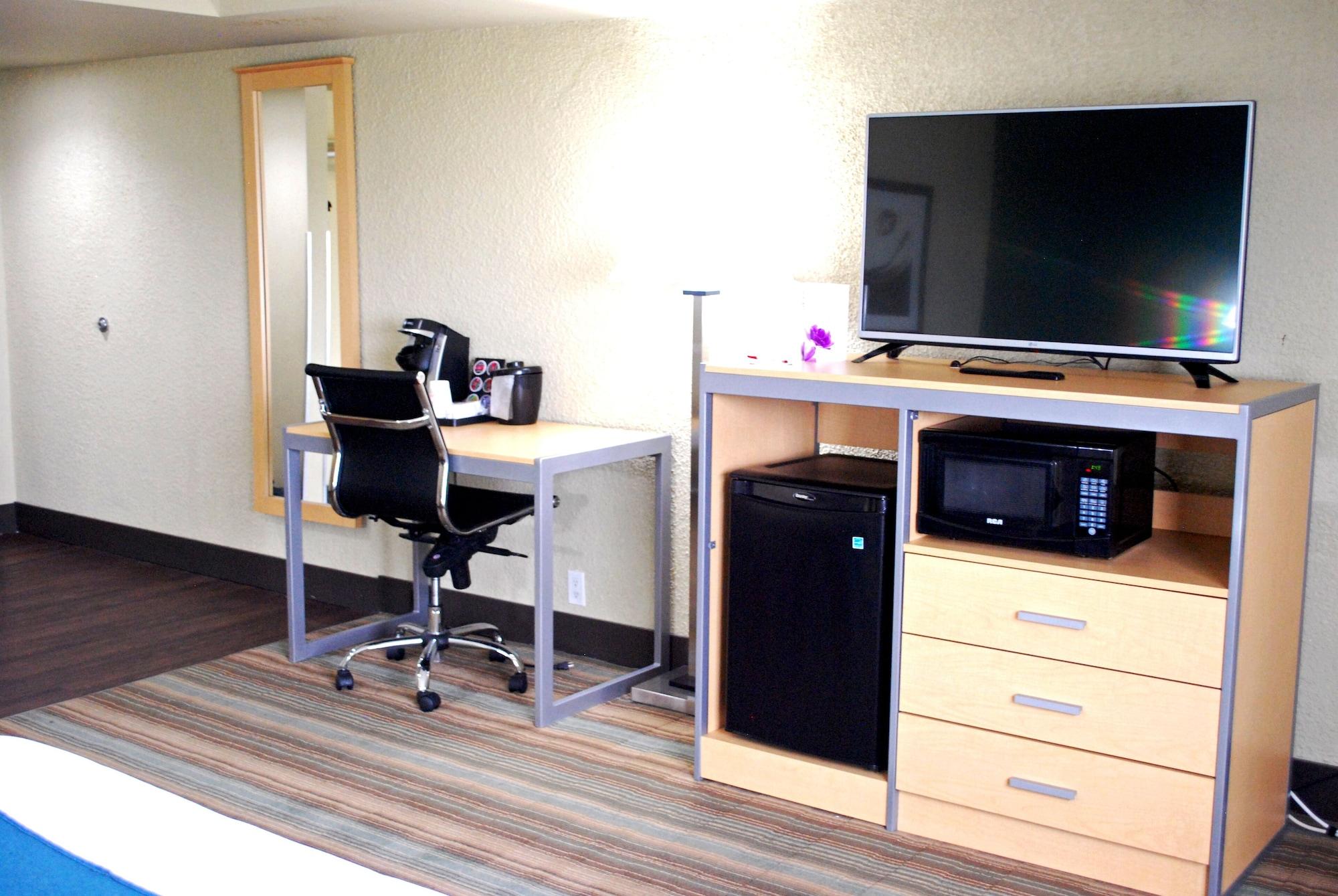 Ramada By Wyndham Edmonton Yellowhead Nw מראה חיצוני תמונה
