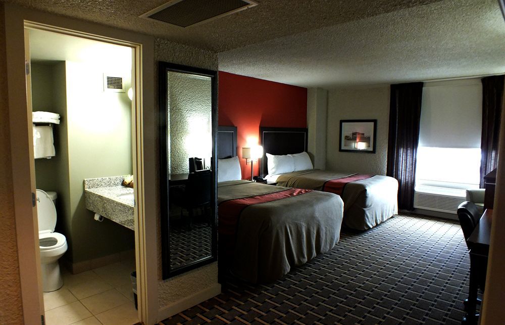 Ramada By Wyndham Edmonton Yellowhead Nw מראה חיצוני תמונה