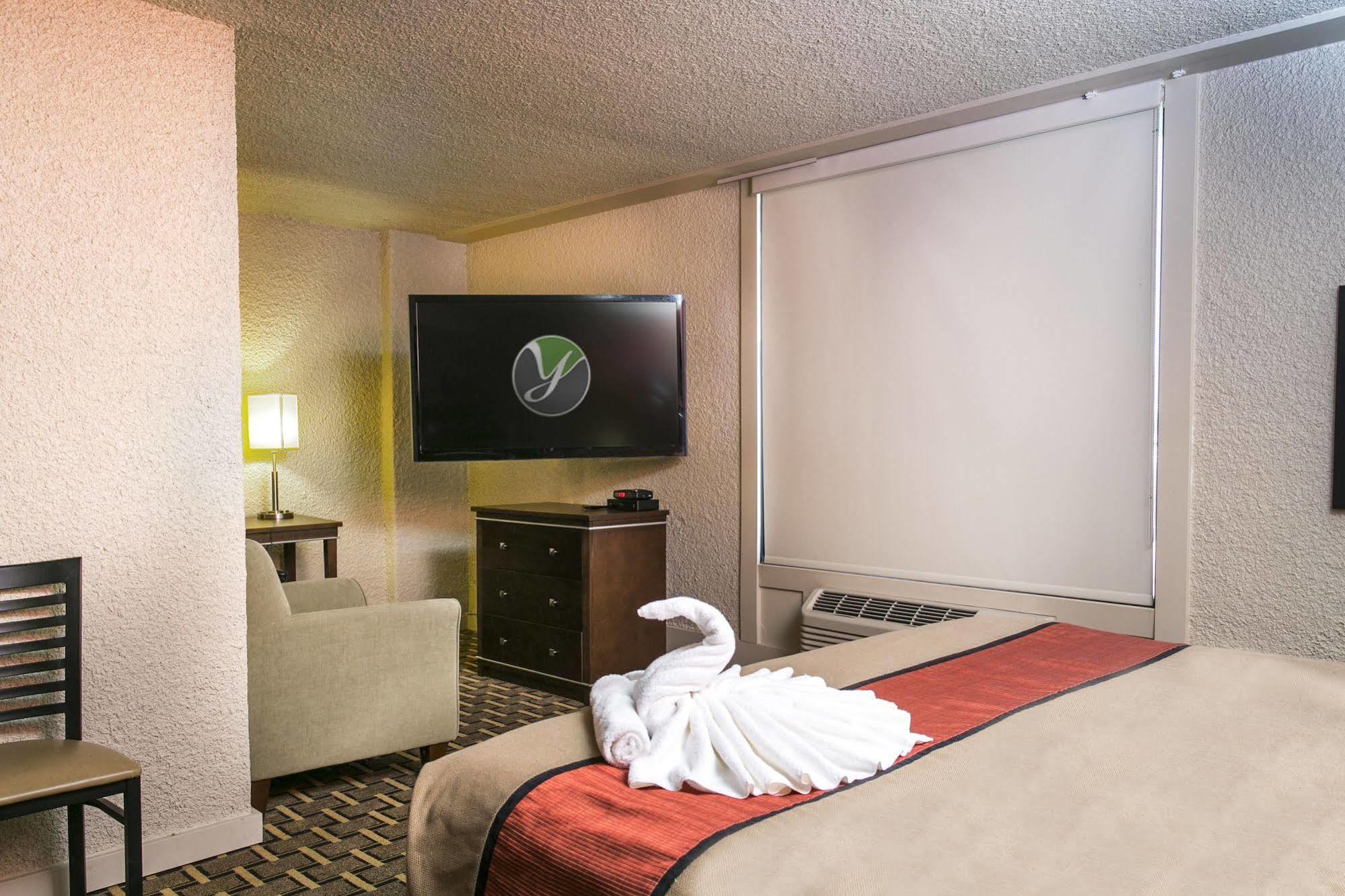 Ramada By Wyndham Edmonton Yellowhead Nw מראה חיצוני תמונה