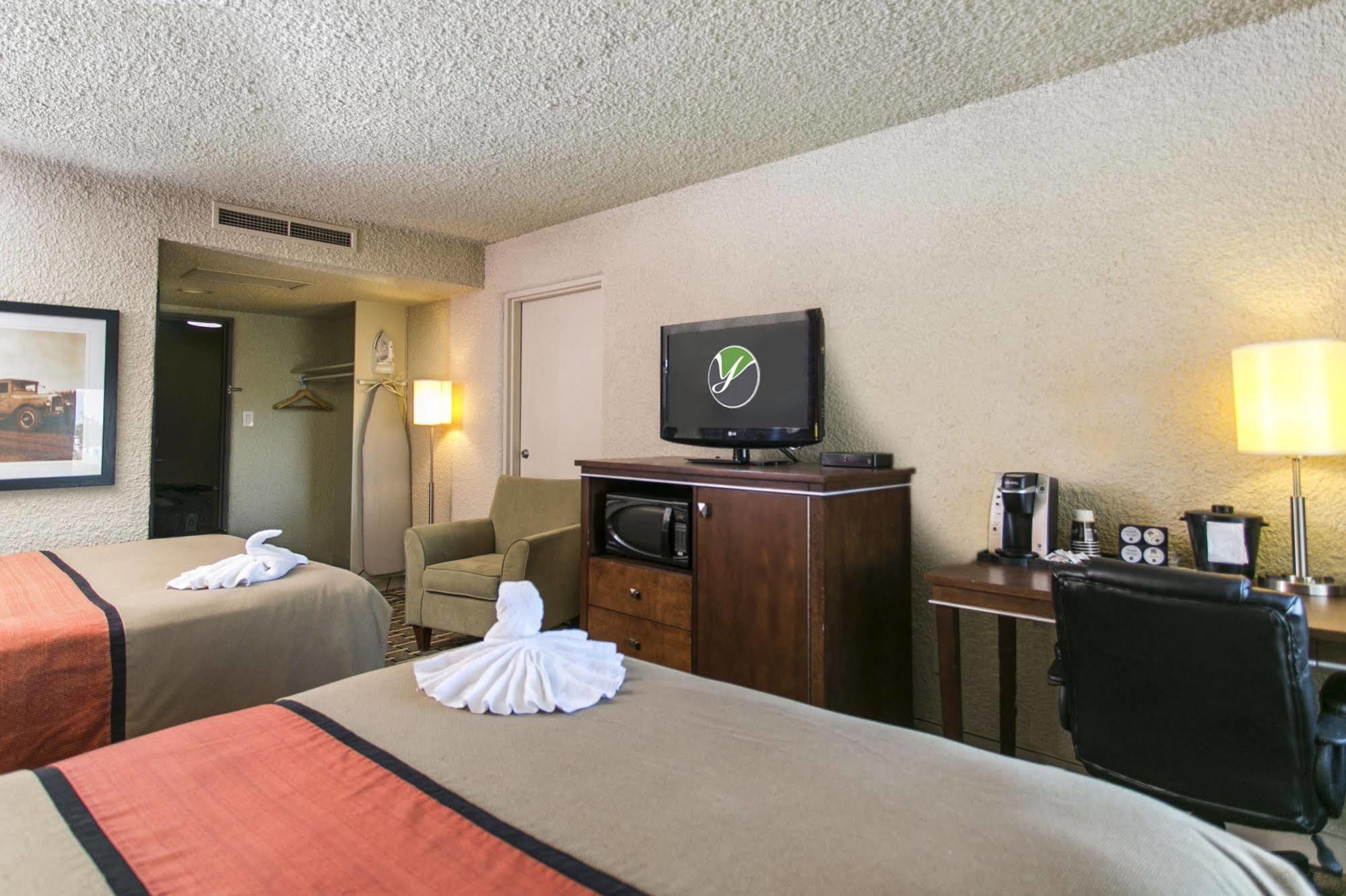 Ramada By Wyndham Edmonton Yellowhead Nw מראה חיצוני תמונה