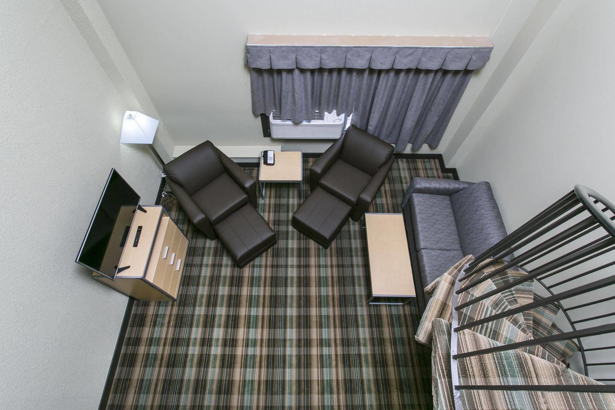 Ramada By Wyndham Edmonton Yellowhead Nw מראה חיצוני תמונה