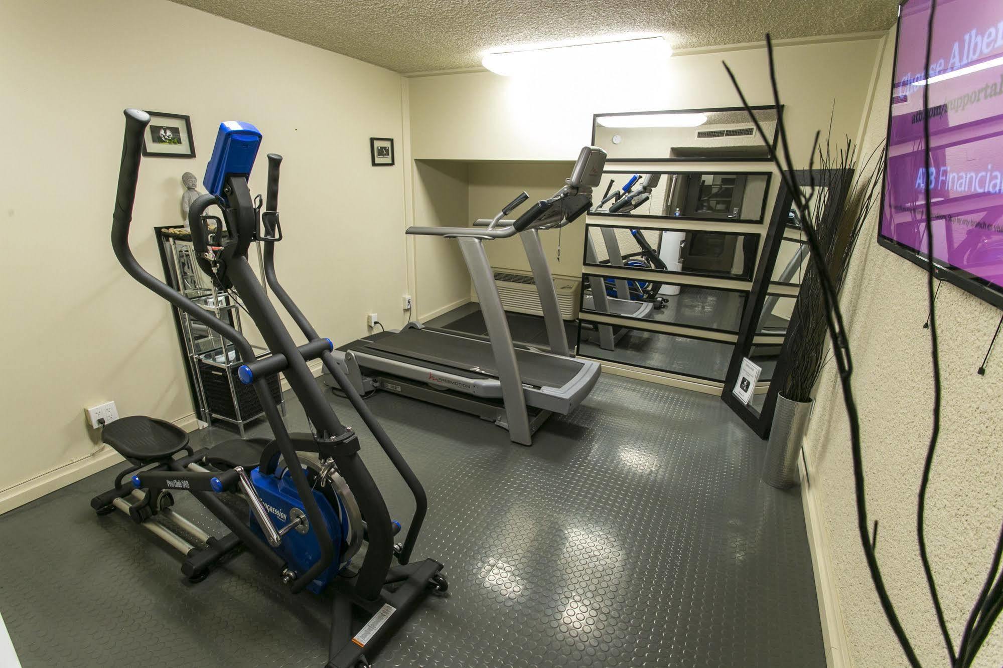 Ramada By Wyndham Edmonton Yellowhead Nw מראה חיצוני תמונה