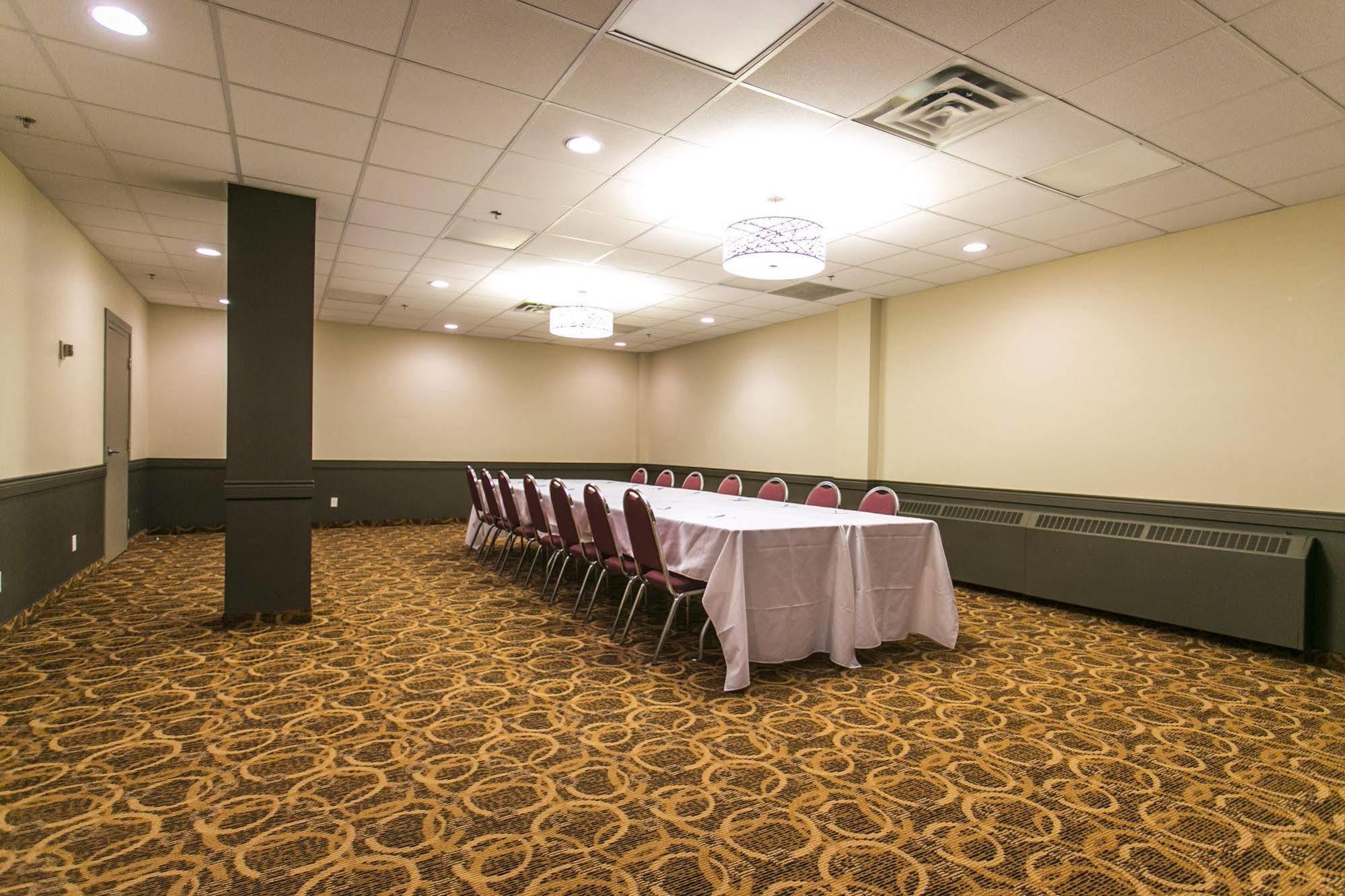 Ramada By Wyndham Edmonton Yellowhead Nw מראה חיצוני תמונה