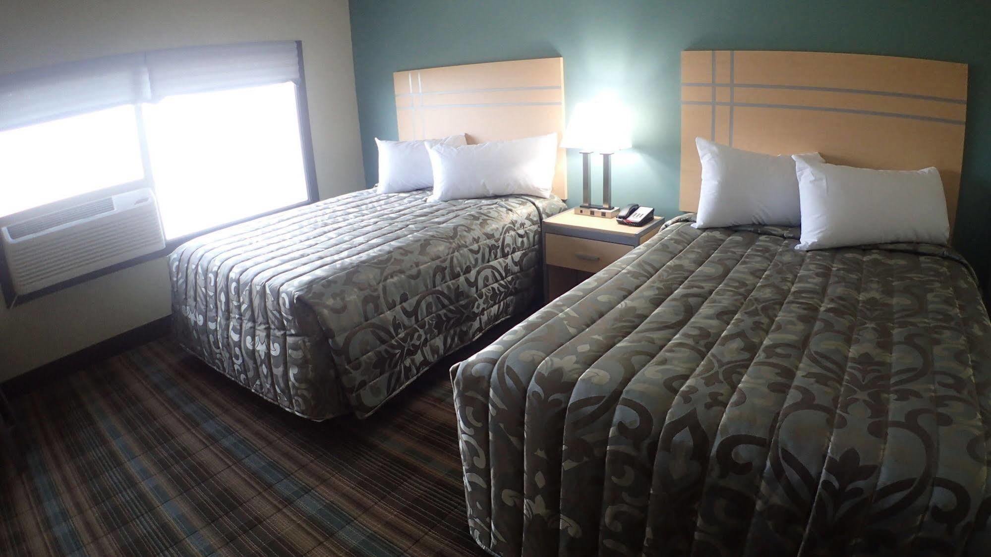 Ramada By Wyndham Edmonton Yellowhead Nw מראה חיצוני תמונה