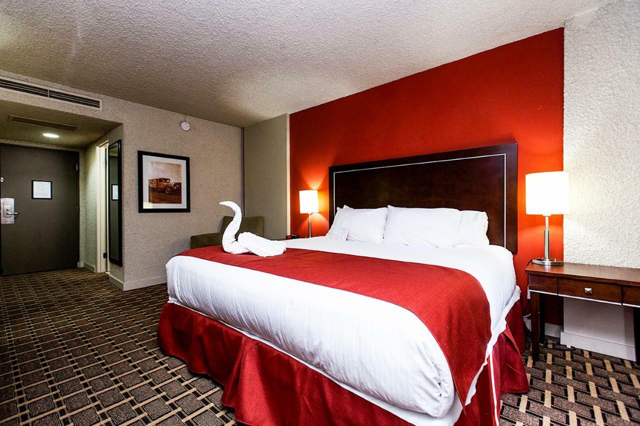 Ramada By Wyndham Edmonton Yellowhead Nw מראה חיצוני תמונה